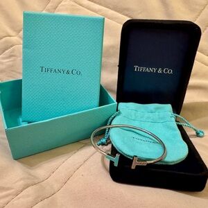 Tiffany & Co. Sterling Silver T Wire Bracelet with Signature Blue Pouch